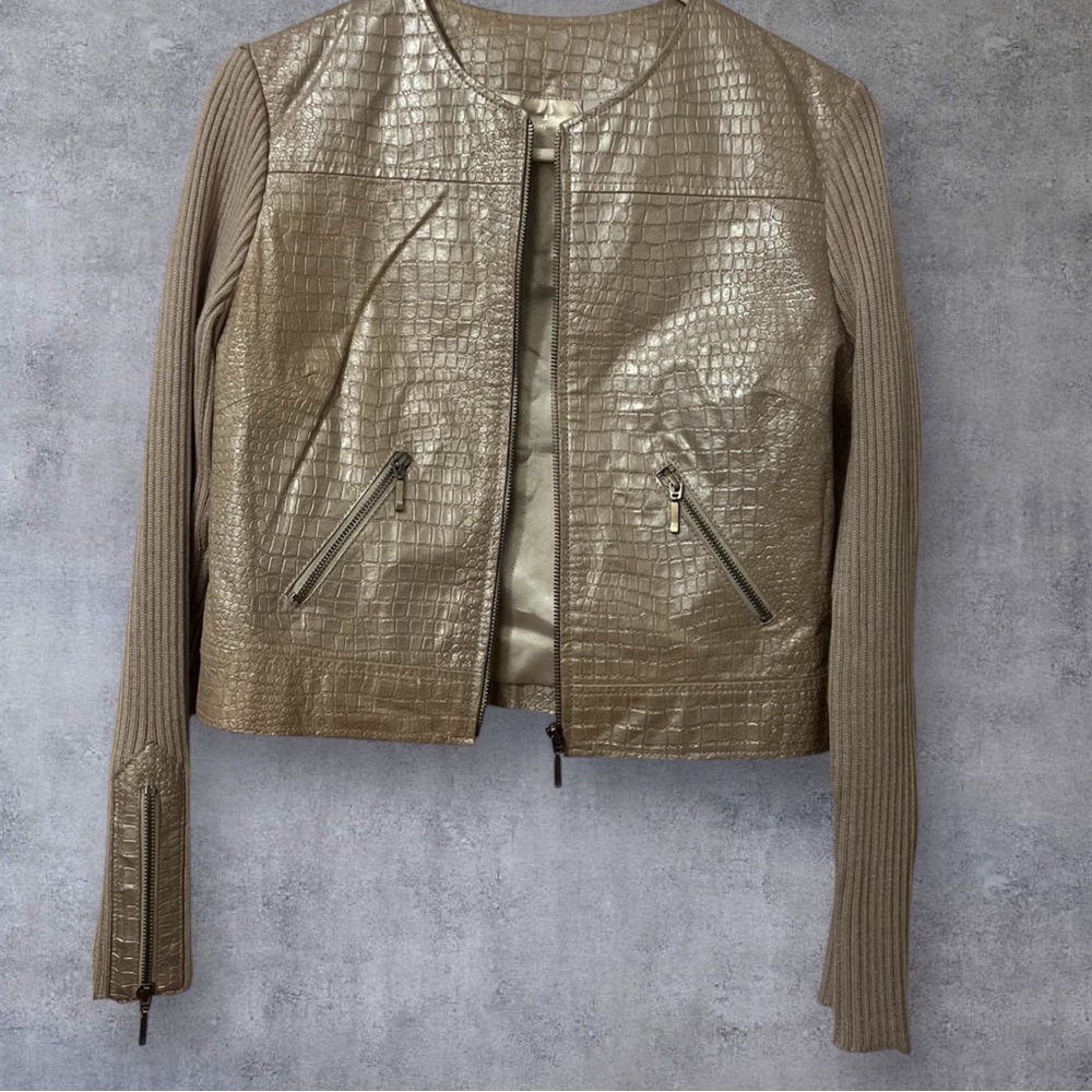 Elegant Croc-Embossed Women's Jacket